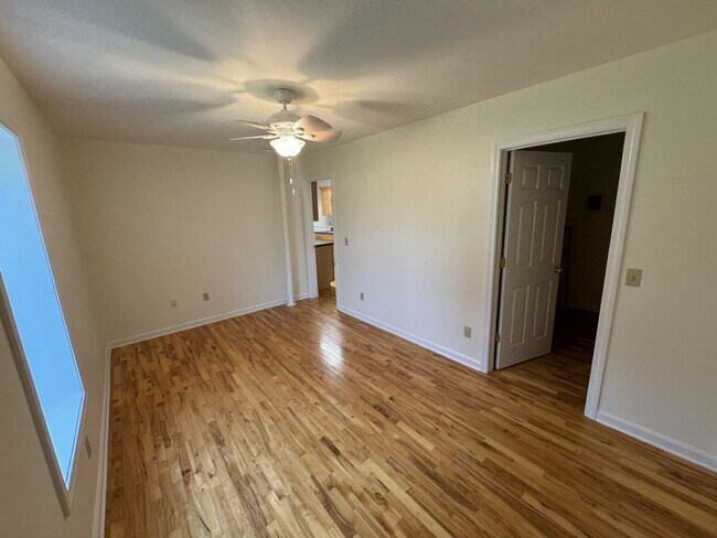 Building Photo - 31 Sumner Ln