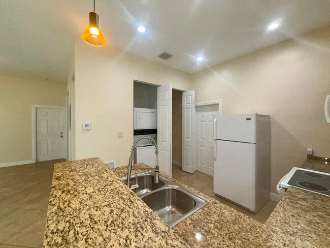 Building Photo - 12094 Citrus Grove Blvd