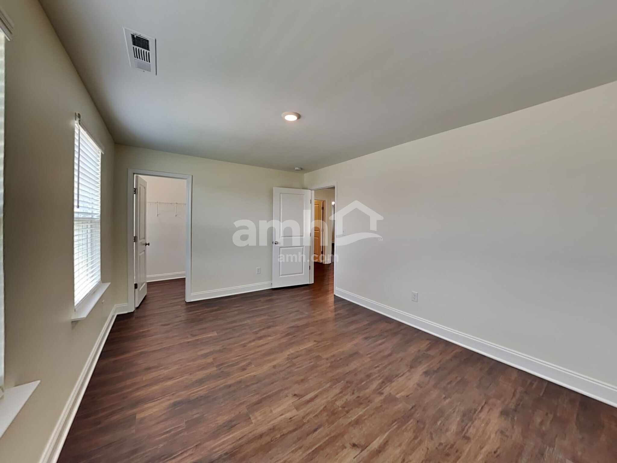 Building Photo - 5232 Valor Dr