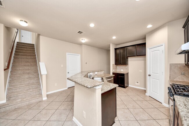 Building Photo - 3115 Lake Dr