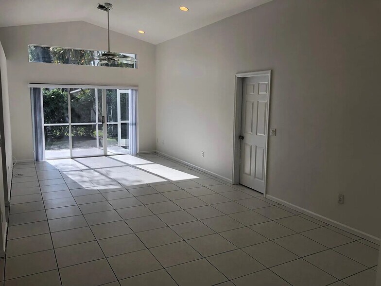 Building Photo - 22875 Barrister Dr