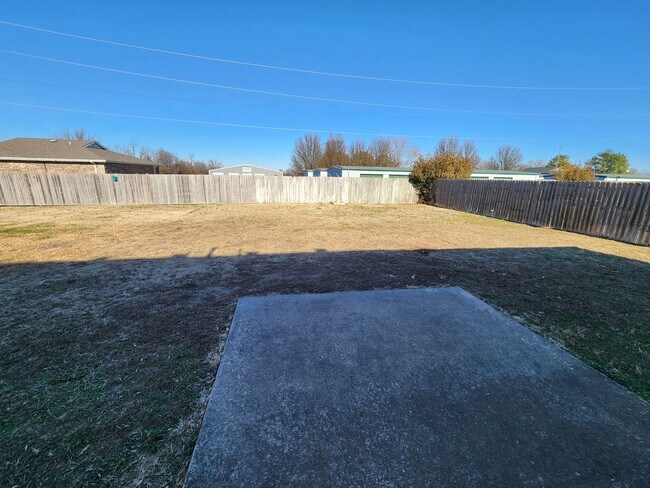 Building Photo - Spacious 2-Bedroom, 2-Bathroom Home AVAILABLE NOW!!