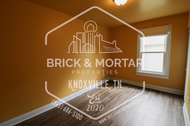 Building Photo - 427 E Caldwell Ave