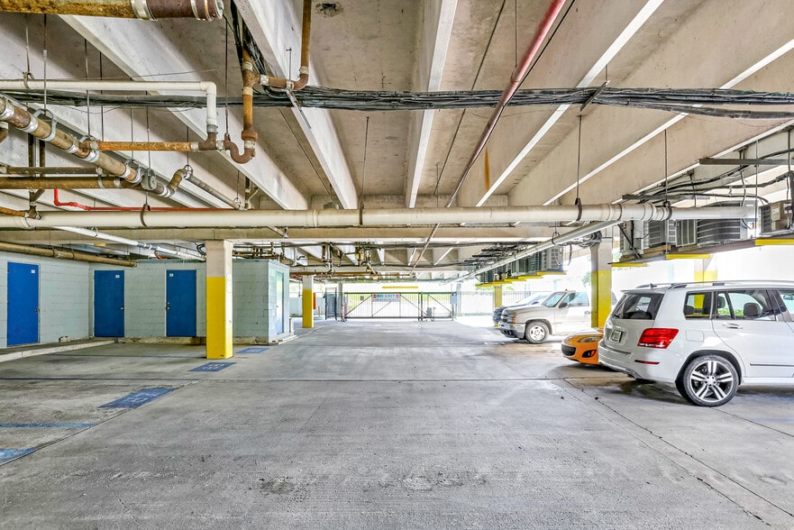 Parking Garage - 420 Metairie-Hammond Hwy
