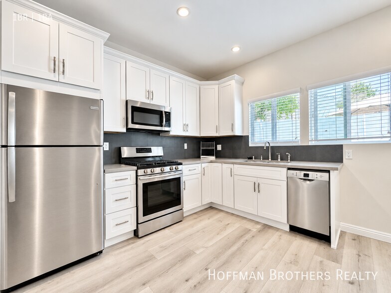 Building Photo - 420 S Citrus Ave
