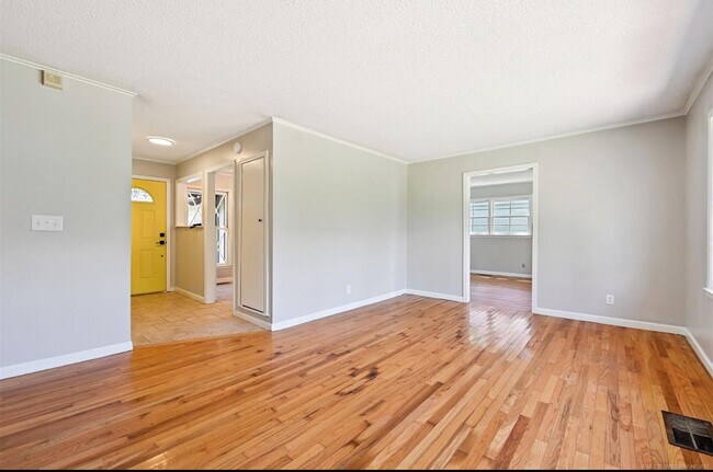 Building Photo - 4643 E 59th St