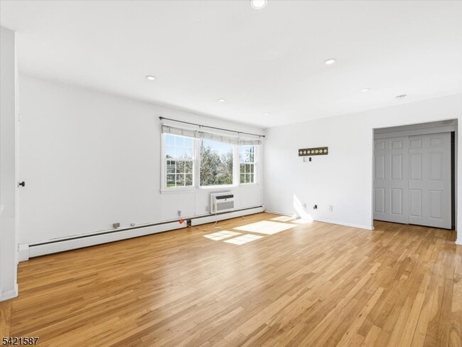 Building Photo - 115 Pitney Pl