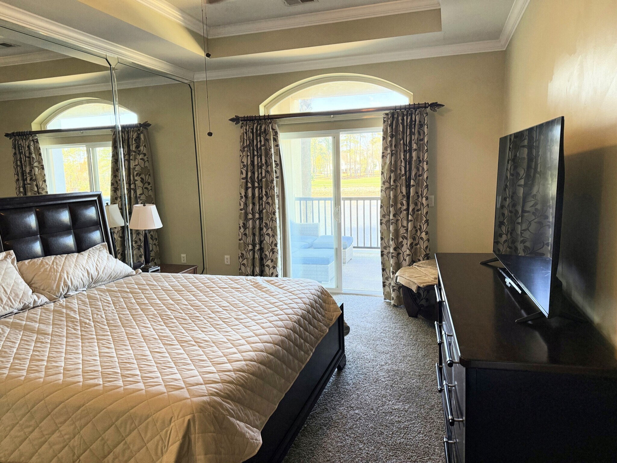 Building Photo - 265 Venice Way