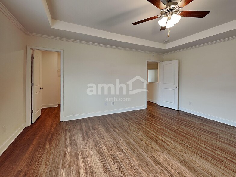 Building Photo - 444 Charity Ln