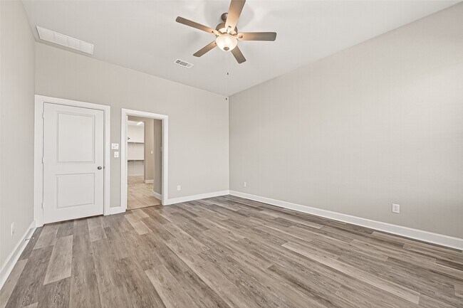 Building Photo - 23754 Pullin Market Dr