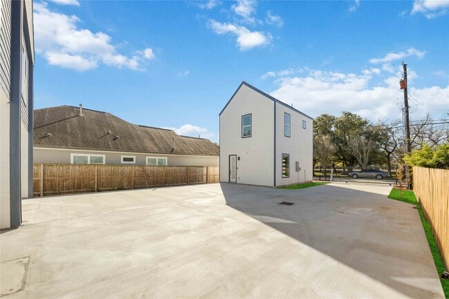 Building Photo - 4533 Bricker St