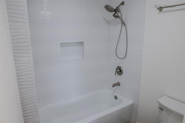 Building Photo - 2122 Teakwood Ln