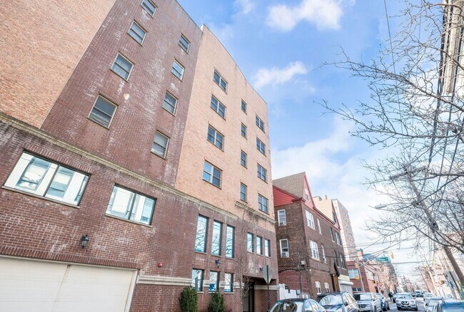 Building Photo - 135 38th St