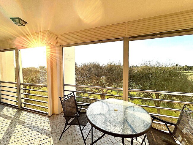 Building Photo - 3951 Via Poinciana