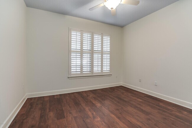 Building Photo - 215 S Ocean Grande Dr