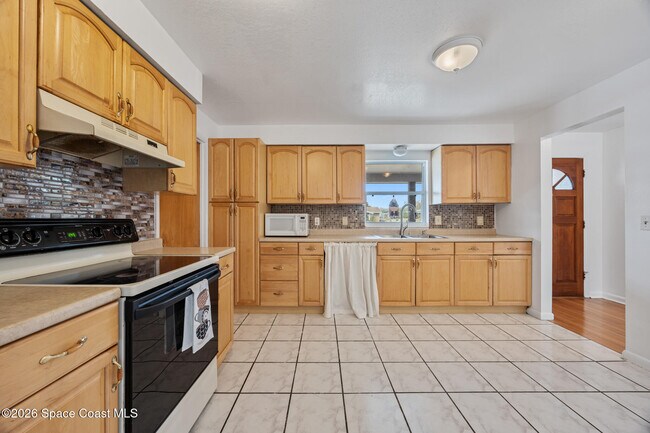 Building Photo - 5320 Sandra Dr