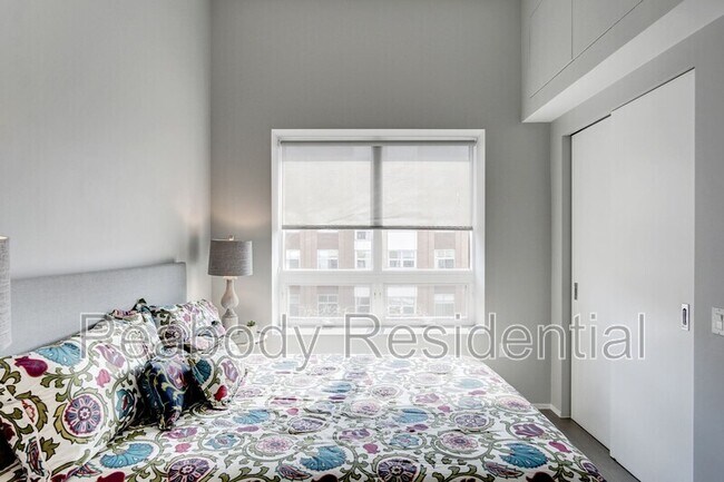 Building Photo - 2422 17th St NW