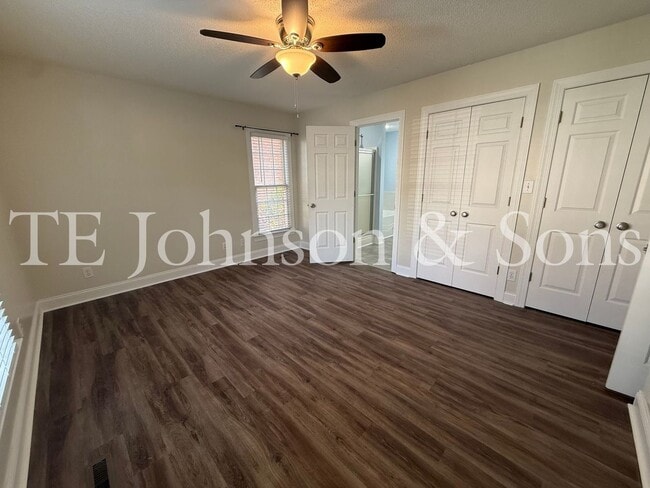 Building Photo - Spacious 3BR Home with Vaulted Ceilings, Gas Logs & Two Car Garage in Winston-Salem