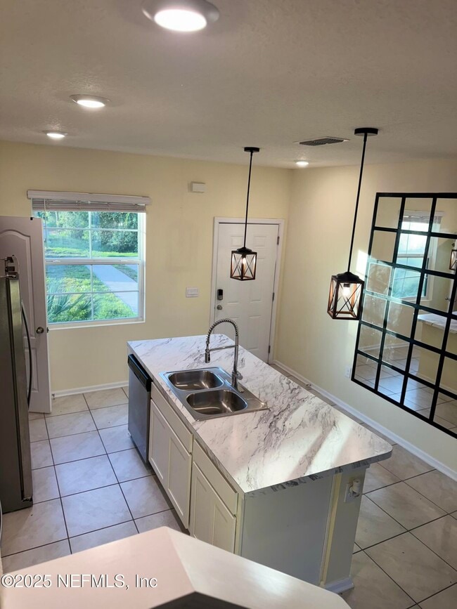 Building Photo - 575 Oakleaf Plantation Pkwy