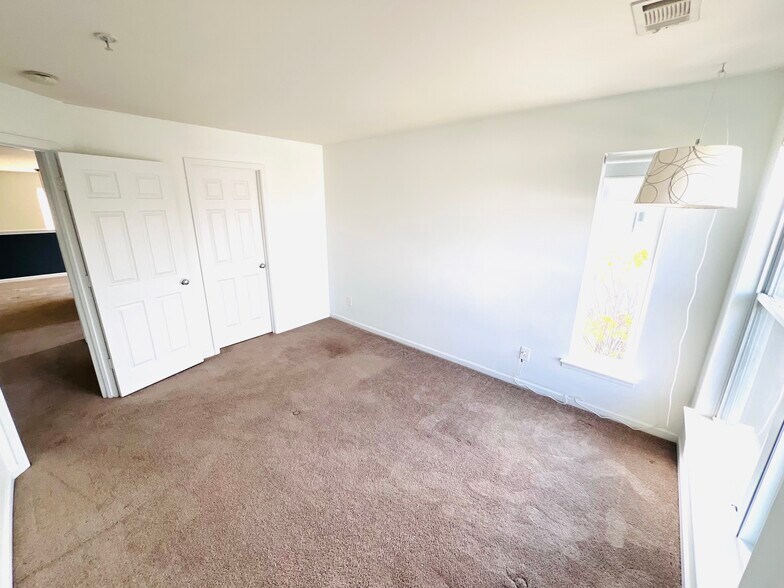Building Photo - 3965 Picasso Ct