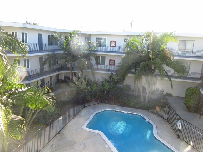 Building Photo - 2611 E Broadway