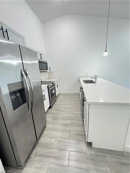 Building Photo - 851 Bedford Dr