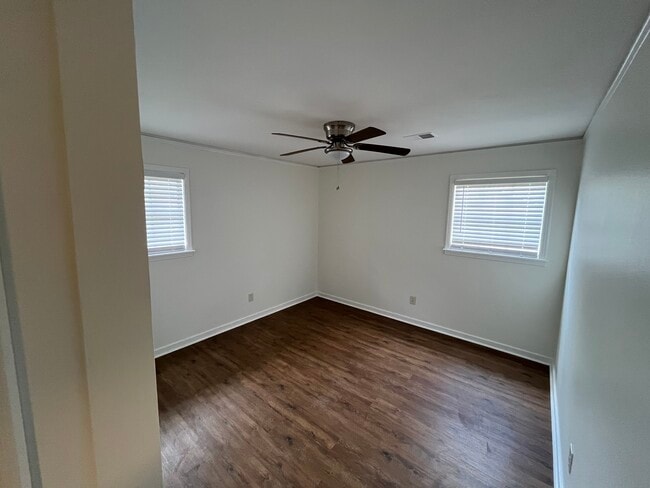 Building Photo - 1375 Riverwood Dr