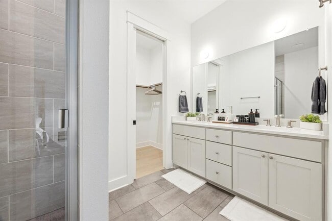 Building Photo - 1034 Grant Wood Ave