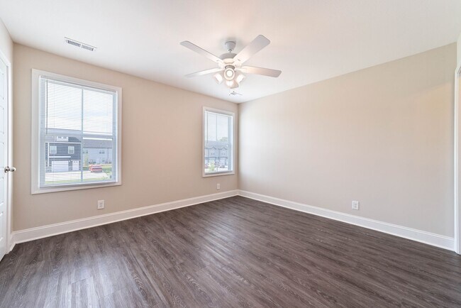 Building Photo - 204 Drayton Dr