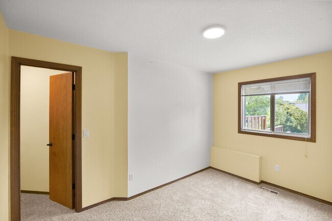 Building Photo - 3 Bedroom, 2.5 Bathroom Home Nestled in the Heart of Picks Landing Neighborhood