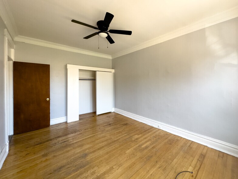 Building Photo - 1222 W Rosemont Ave