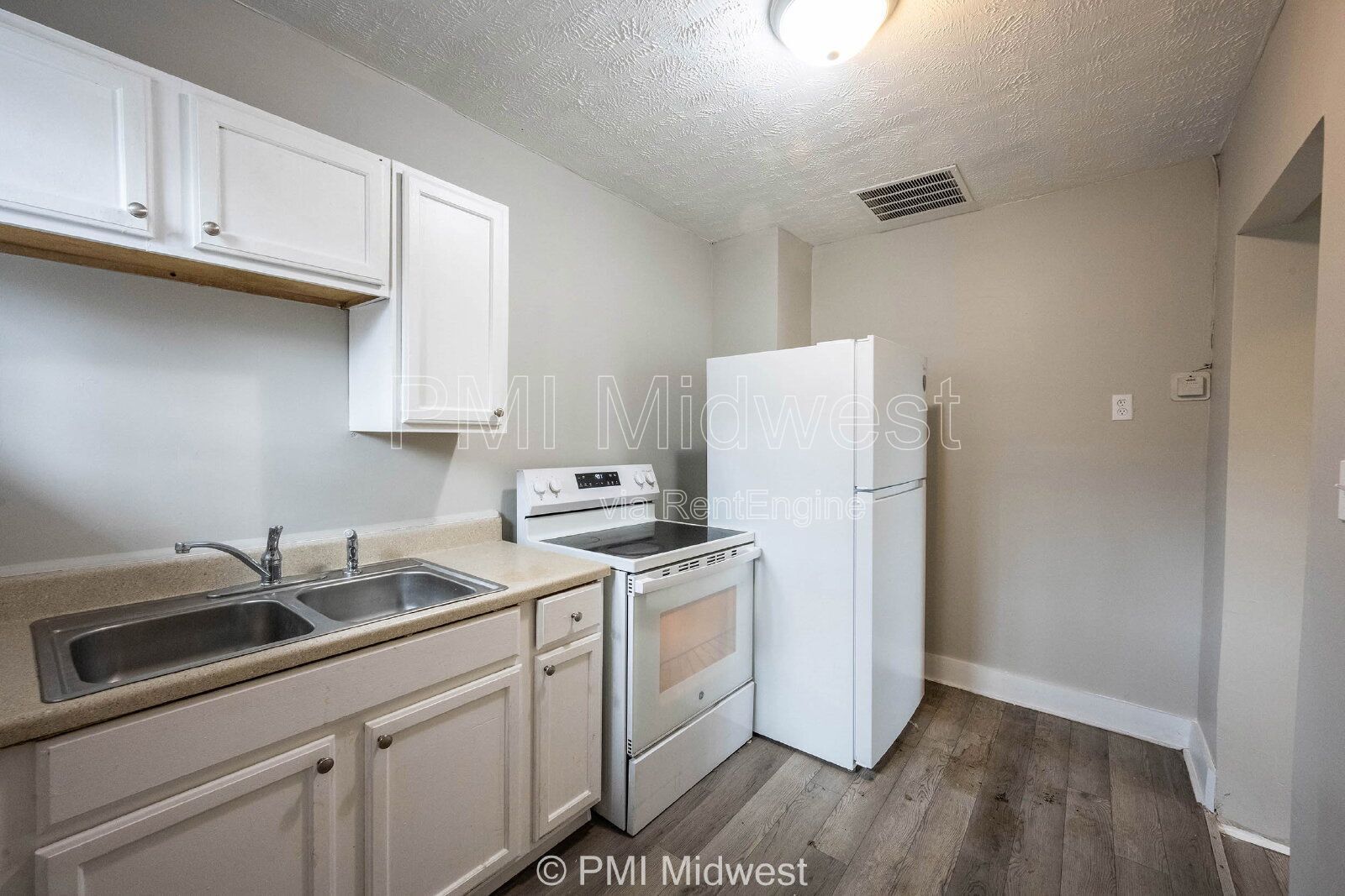 Building Photo - 2930 N Dearborn St