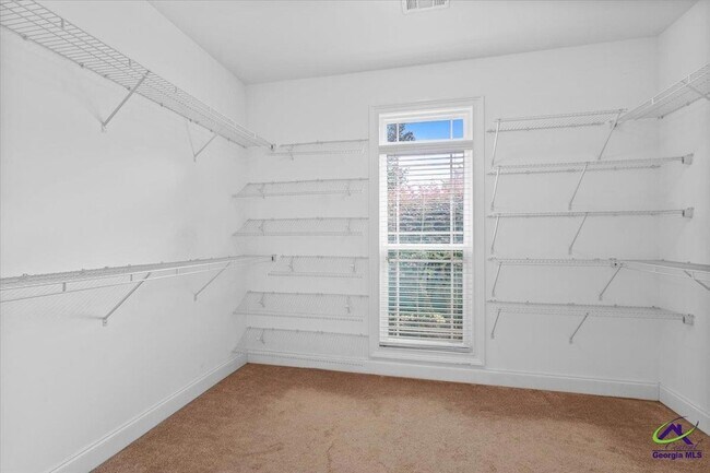 Building Photo - 300 Cheshire Dr