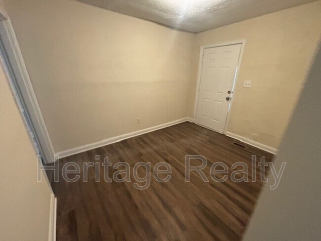 Building Photo - 336 S Castle St