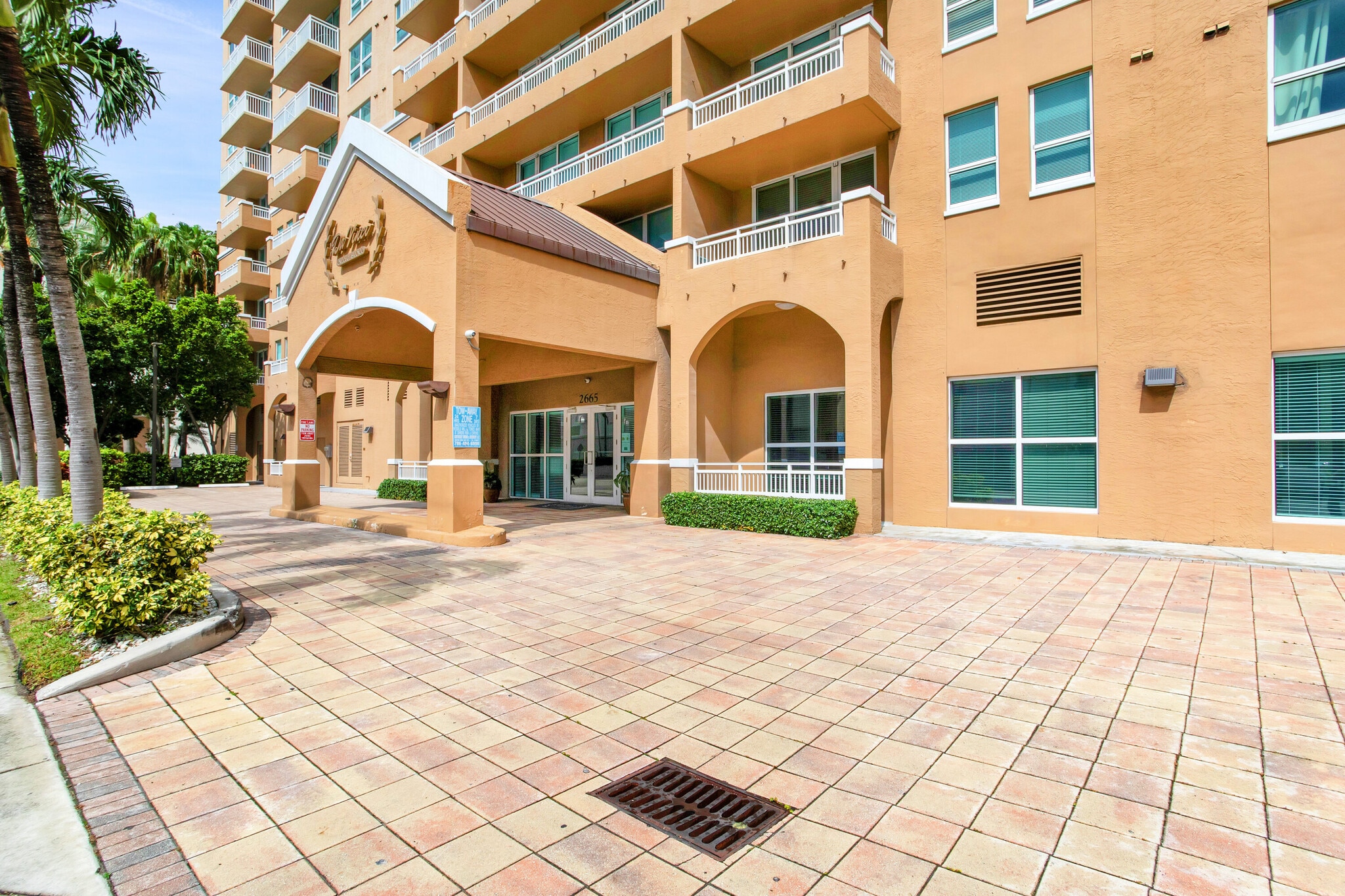 Building Photo - 2665 SW 37th Ave