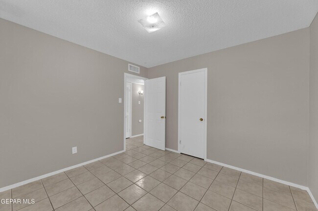 Building Photo - 228 Caribe Cir