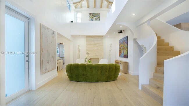 Building Photo - 1201 NE 85th St