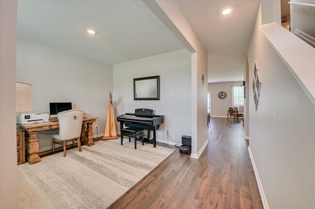 Building Photo - 7046-7046 Sideboard Xing