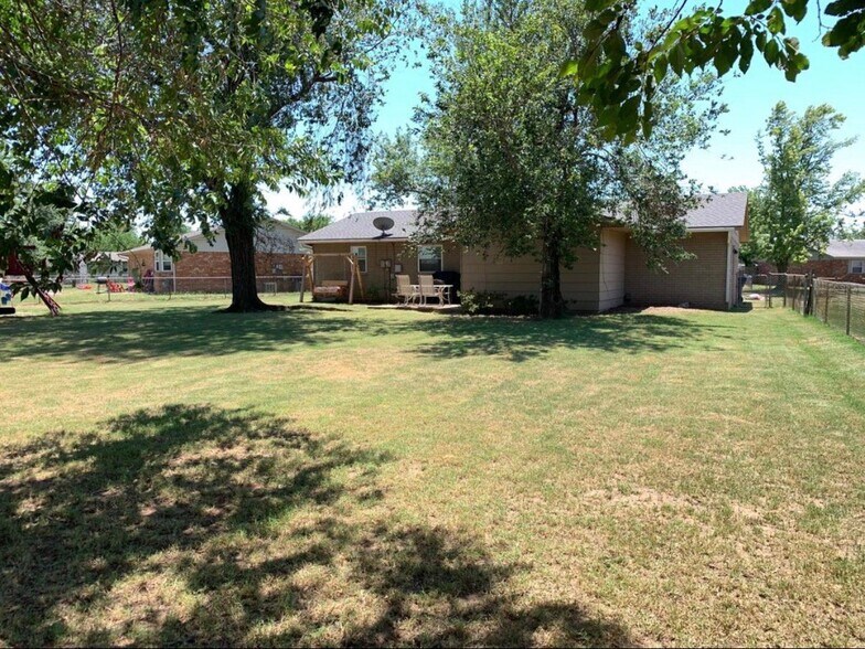 Building Photo - 329 N Date St