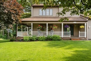 3bed 2.5 bath Westside Traverse City Escape - 3541 Southridge Ct