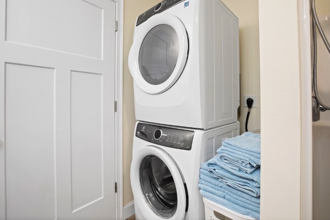 Building Photo - 128 Ashworth Ave