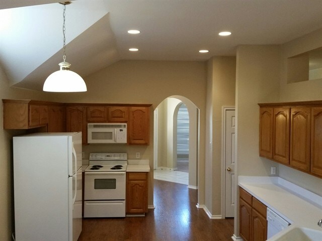 Building Photo - 909 Remington Dr