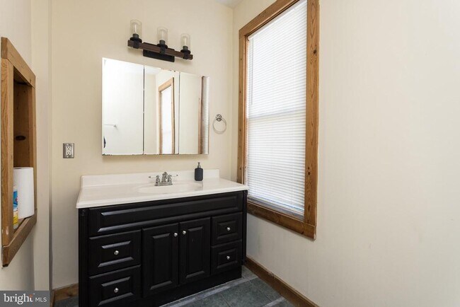 Building Photo - 2929 Miles Ave