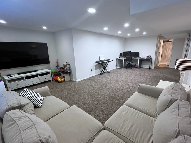 Building Photo - 8781 Jefferson Dr