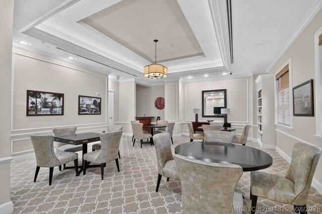 Building Photo - 403 S Sapodilla Ave