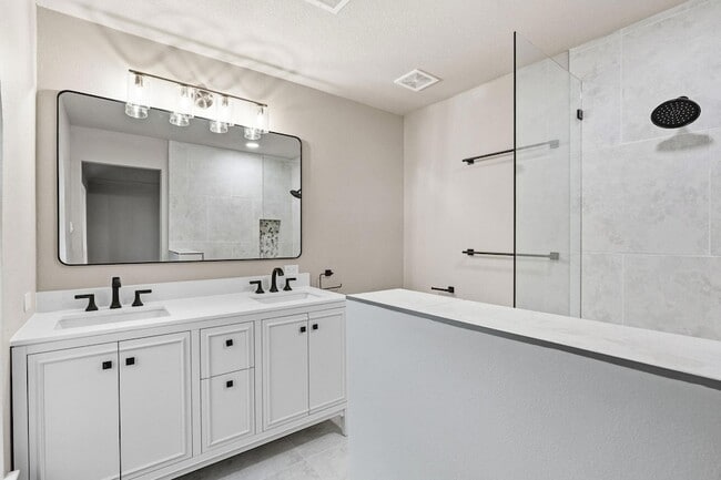 Building Photo - 900 Morgan Hill Dr