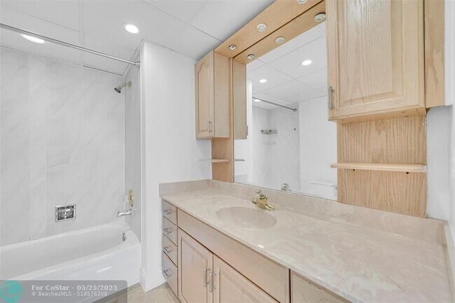 Building Photo - 2841 N Ocean Blvd