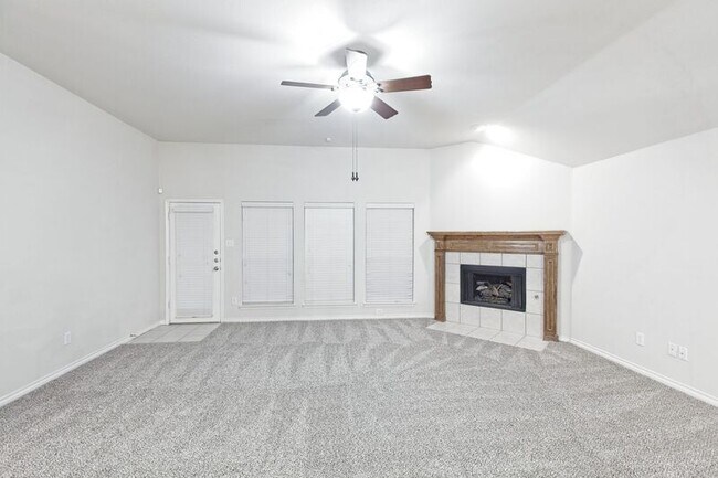 Building Photo - 5925 Silver Buckle Dr