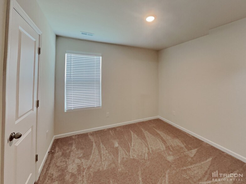 Building Photo - 1361 Woodhouse Dr