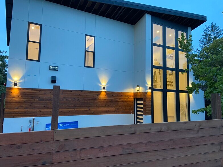 Building Photo - 2447 Alameda de las Pulgas